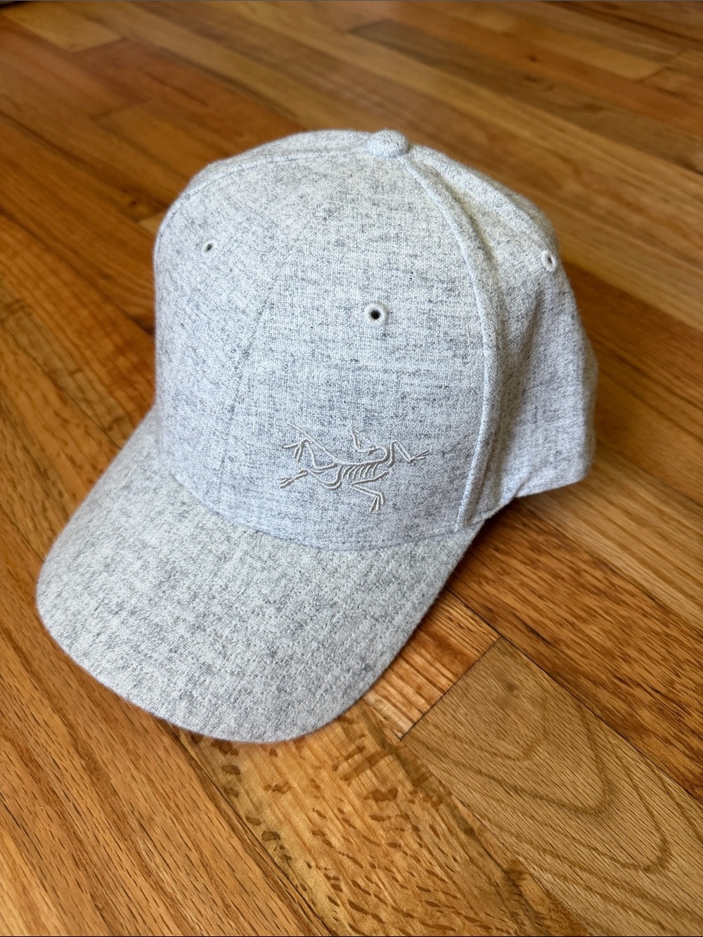 Arc’teryx Heather Gray Men’s Felt Cap with Subtle Embroidered Logo